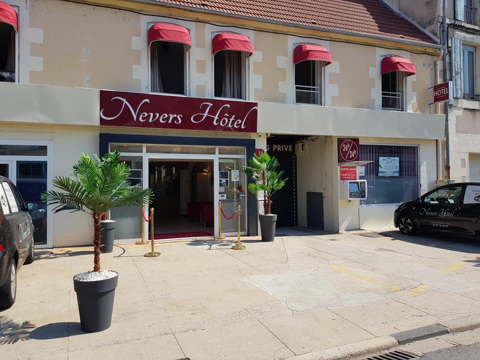 Nevers Hotel Esterno foto