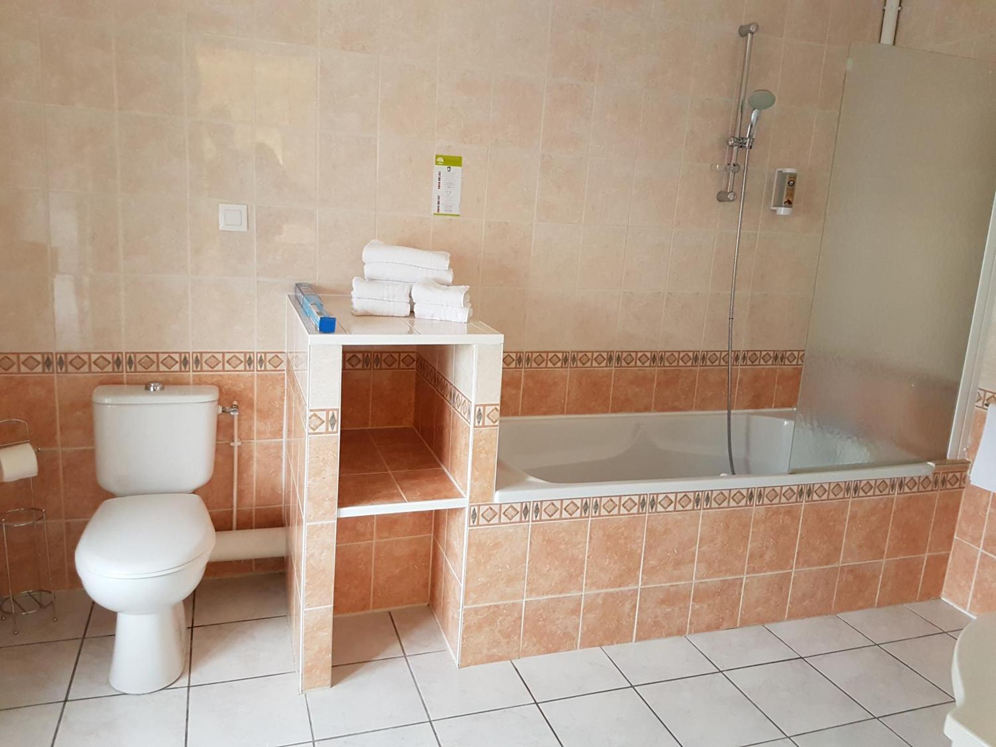 Nevers Hotel Esterno foto