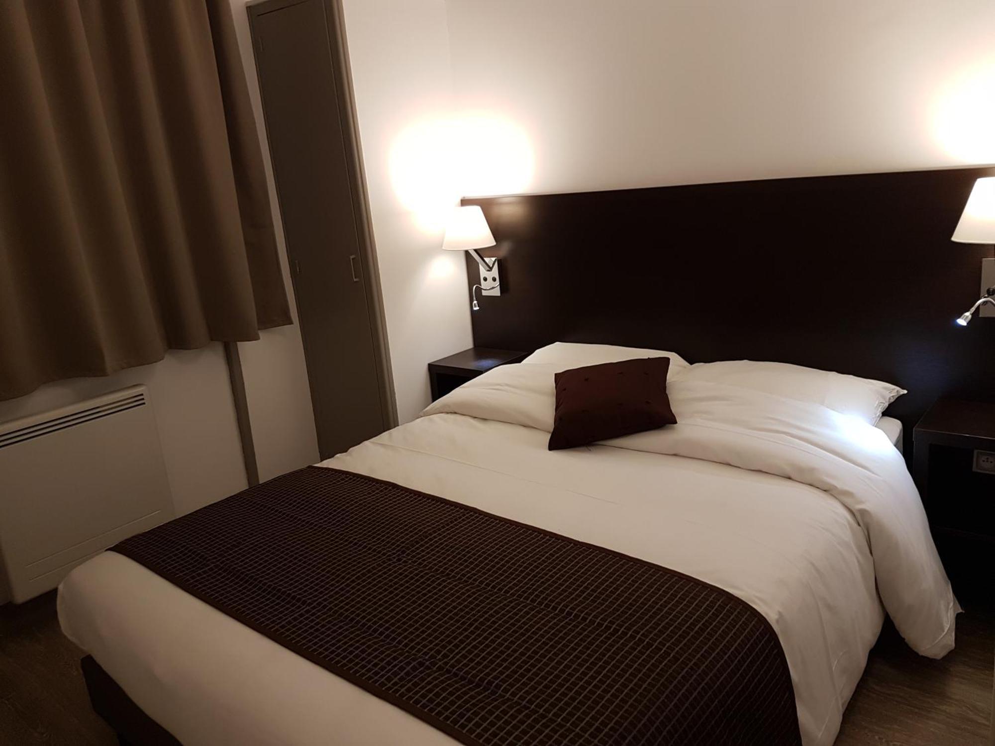 Nevers Hotel Esterno foto