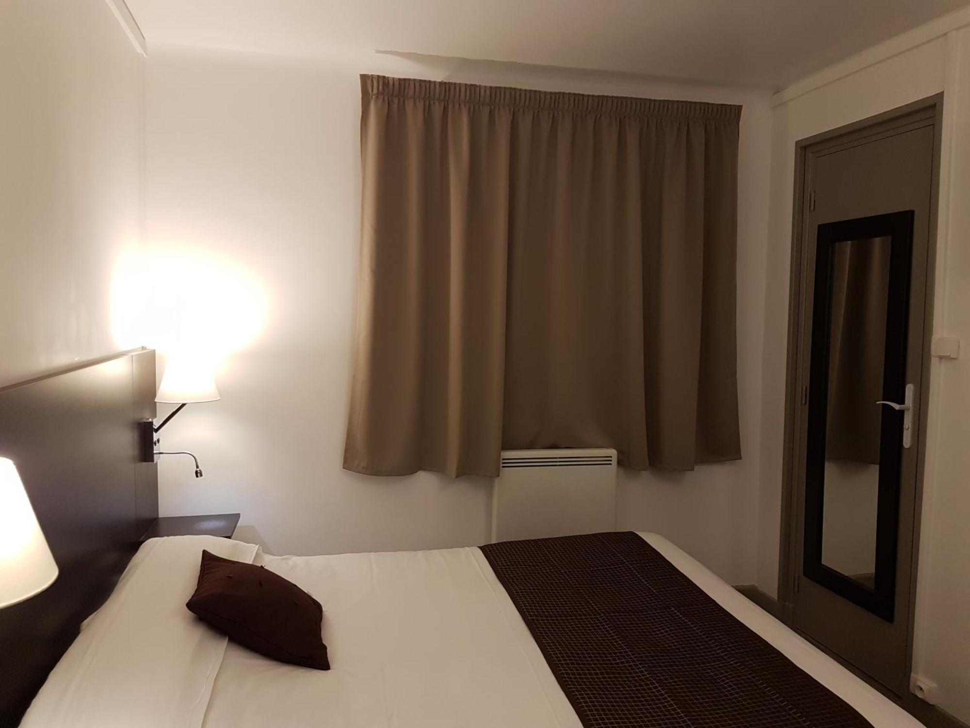 Nevers Hotel Esterno foto